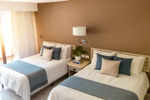 Beach Resort · Beach Access · Walk to La Isla - Image 3