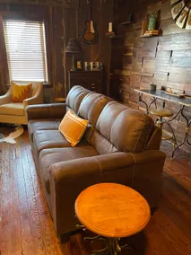 Downtown Rustic Retreat - Image 4