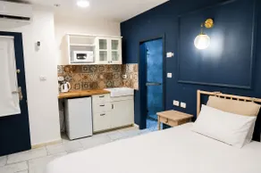 Zohar on the Sea - Cozy Studio with a Shared Pool in Neve Zohar - Image 4
