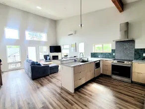 Unit A- High-end Midtown Apt - Image 5