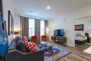 Sunset Verse | Bright & Vibey 1BR | Walk to Broad - Image 3