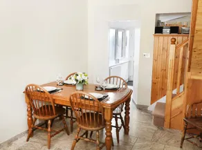 Central, 1 bed & parking permit - Image 5