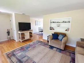 Coral Cottage, mins from beach - Image 3