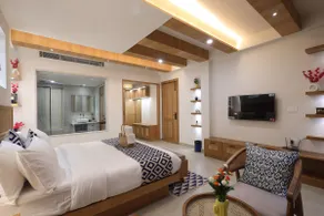 Bliss- 1 Bed Suite With Balcony and Bathtub - Image 5