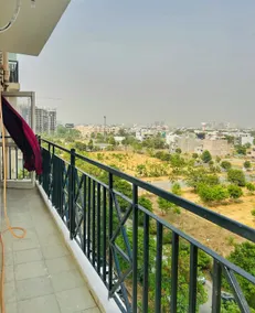 Acacia Stays 614|Near Lulu Mall & Medanta Hospital - Image 3
