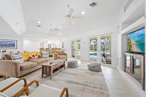 Luxury Waterfront Paradise - Image 5