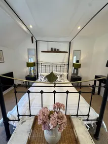 2 bed quaint cottage w/parking - Image 2