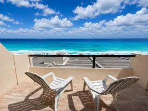Live in the Hotel Zone, Beach Access, 2 rooms 433 - Image 2