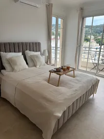 Renovated penthouse with large terrace - Image 3