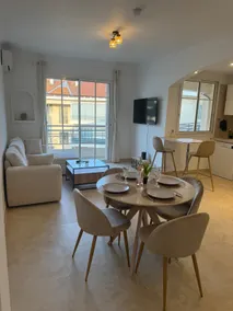 Renovated penthouse with large terrace - Image 2