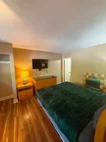 (139) Gated - 1 King Apt w/ Full Kitchen - Image 2
