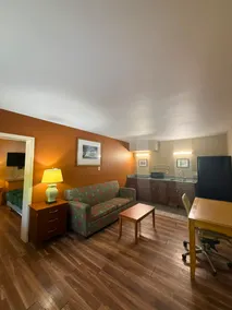 (139) Gated - 1 King Apt w/ Full Kitchen - Image 4