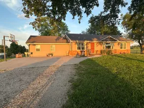 Tranquil home outside Butler, Mo - Image 2