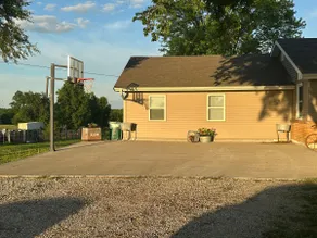 Tranquil home outside Butler, Mo - Image 4
