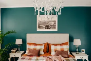 Huon Valley Apt | King bed, Deep bath + Verandah - Image 2