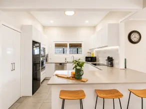 Cozy 4-Bed Heritage Home |Spacious|Aircon|2Carport - Image 4