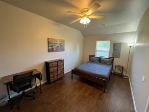 Immaculate 2BR Getaway - Image 5