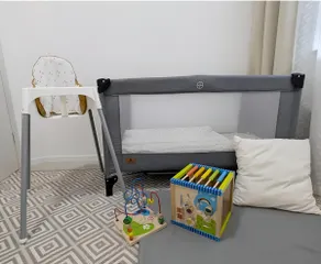 Newly renovated, cozy 4-room apartment. - Image 4