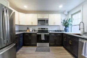 513 Lux Suite 3 - Image 4