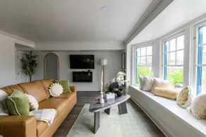 513 Lux Suite 3 - Image 5