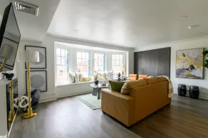 513 Lux Suite 3 - Image 2