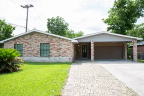 Westbury Getaway- PoolTable Patio Grill- 4BD/3.5BA - Image 3