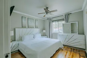 King + Queen 2BR · Sleeps 6 · Walk to SFA - Image 2