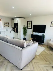 Stylish Cottage Central Parking Aircon - Image 3