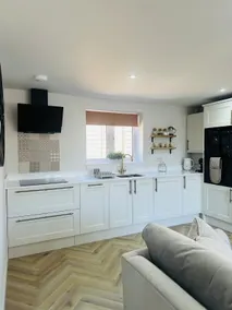 Stylish Cottage Central Parking Aircon - Image 4