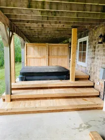 River Front retreat with hot tub - Image 4