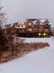 River Front retreat with hot tub - Image 2