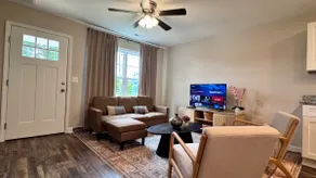 Stylish Townhouse for 8, Walk to Downtown Liberty - Image 2