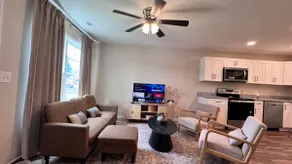Stylish Townhouse for 8, Walk to Downtown Liberty - Image 5
