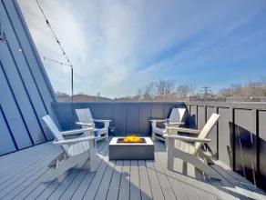 First Level Flat, Walkable, Downtown Vibe, PetsOK - Image 2