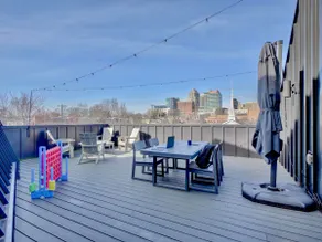 First Level Flat, Walkable, Downtown Vibe, PetsOK - Image 5
