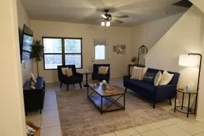 Cozy Townhouse in North Laredo - Image 3
