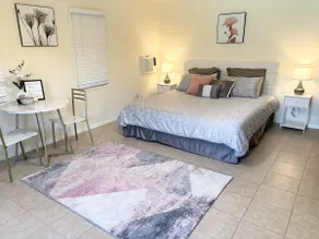Central Los Angeles Guesthouse - Image 3
