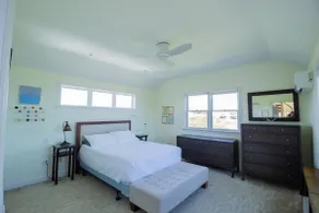 4BR Artistic Escape Overlooking Vaill Beach - Image 4
