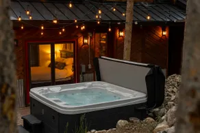 Cabin retreat with hot tub mins to Breck - Image 4