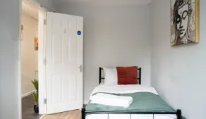 Reardon near warwick hospital, free parking, fast wifi, sleeps 5 - Image 4