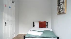 Reardon near warwick hospital, free parking, fast wifi, sleeps 5 - Image 2