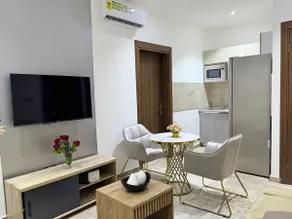 Cozy & Modern Stays - Image 2