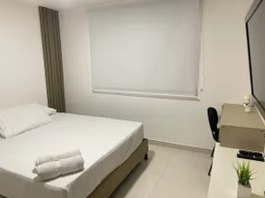 Luxurious East-Facing Apartment with Air Conditioning - Image 5