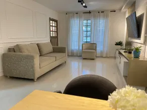 Luxurious East-Facing Apartment with Air Conditioning - Image 2
