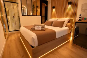 Elegant studio, independent entrance + parking - Image 3