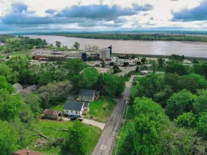 Riverfront White House - Image 5