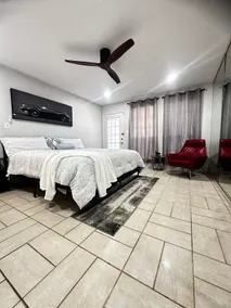 Relaxing 2BR Perfect for Business, Prime Location - Image 4