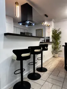 Relaxing 2BR Perfect for Business, Prime Location - Image 3