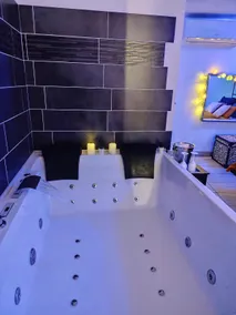 Retro Game Room avec jacuzzi - Image 5