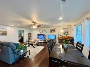 Lakefront Oasis: Private Dock, Sunroom+Deck, Games - Image 3